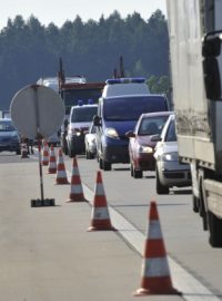 Zúžený úsek měří méně než půl kilometru, i tak se tvořily dlouhé kolony