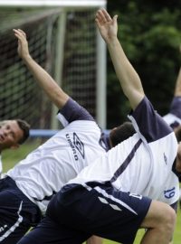 Tepličtí fotbalisté při tréninku. V popředí útočník Martin Jindráček.