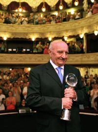 Josef Somr převzal na 47. MFF Karlovy Vary cenu za přínos českému filmu