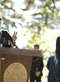 Americká ministryně zahraničí Hillary Clintonová s afghánským prezidentem Hamídem Karzáím