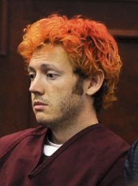 James Holmes s obhájkyní Tamarou Bradyovou první den u soudu v Denveru