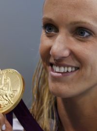 Dana Vollmer of the U.S. poses with her gold medal after setting a world record to win the women&#039;s 100m butterfly final at the London 2012 Olympic Games at the Aquatics Centre July 29, 2012