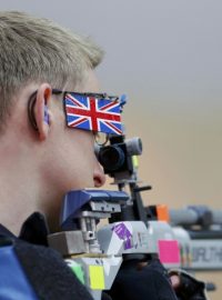 Britain&#039;s James Charles Huckle shoots during the 10m air  rifle men&#039;s qualification round at the Royal Artillery Barracks during the London  2012 Olympic Games July 30, 2012
