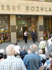 Pietní akt před budovou Českého rozhlasu 21. 8. 2012