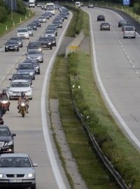 Kolona na dálnici D1 u Kozlova na Jihlavsku