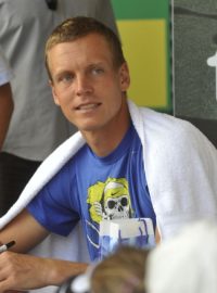 Tenista Tomáš Berdych se po návratu z Argentiny pustil do tréninku s mladými talenty