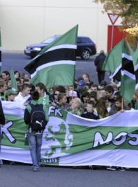 Pochod fotbalových fanoušků Ultras 1909 za záchranu druholigového fotbalového klubu Baník Most. , který by mohl přijít o finanční podporu města.