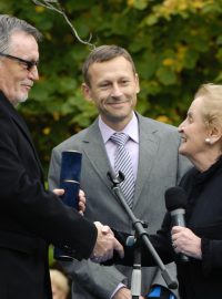 Generální ředitel Českého rozhlasu Peter Duhan, Miroslav Krupička a Madeleine Albrightová