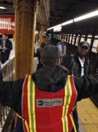 New York se připravuje na hurikán Sandy. 29. října 2012. Poslední metro.