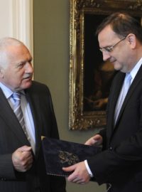 Prezident Václav Klaus přijal na Hradě od premiéra Petra Nečase demisi ministra práce a sociálních věcí Jaromíra Drábka. 31. 10. 2012