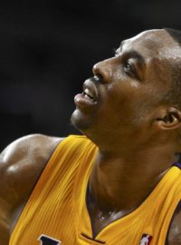 Dwight Howard střelecky táhl Lakers k první výhře v sezoně