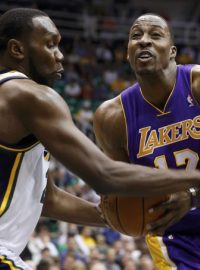 Dwight Howard (v modrém) byl nejlepším střelcem v dresu Lakers