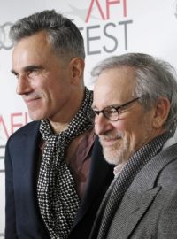 Představitel Abrahama Lincolna Daniel Day-Lewis a režisér filmu Steven Spielberg