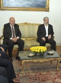 Egyptský prezident Muhammad Mursí jedná s vůdci Hamásu v prezidentském paláci v Káhiře