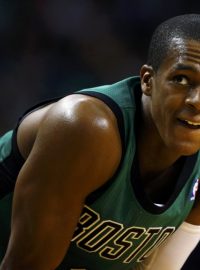 Rajon Rondo utkání Bostonu s Brooklynem nedohrál, byl vyloučen