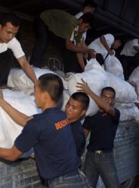 Filipínská pobřežní stráž rozděluje humanitární pomoc