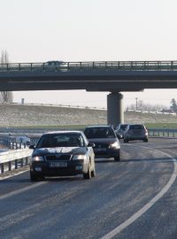 Obchvat kolem Kolína začíná sloužit řidičům