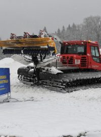 Rolba na stadionu v Bedřichově