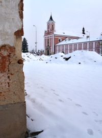 Štípský chrám Narození Panny Marie je od poutního kostelíku na dohled