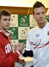 Tenisté Henri Laaksonen a Tomáš Berdych po losu v Ženevě