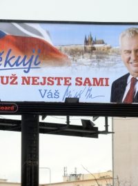 Nově zvolený prezident Miloš Zeman děkuje svým voličům a příznivcům.