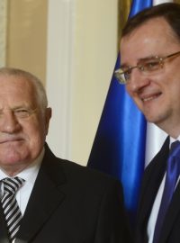 Dosluhující prezident Václav Klaus s premiérem Petrem Nečasem