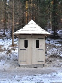 Demelova kaple - Montáž podlahy a střechy