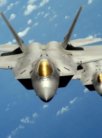 Americké stíhačky F-22 Raptor