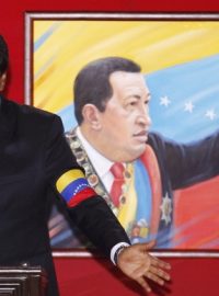 Očekává se, že ve venezuelských volbách zvítězí úřadující prezident a Chávezův chráněnec Nicolás Maduro