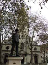 St Clement Danes je hlavním svatostánkem britského Královského letectva