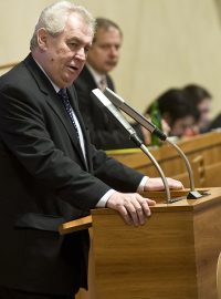 Jednání Senátu se účastní i prezident Miloš Zeman