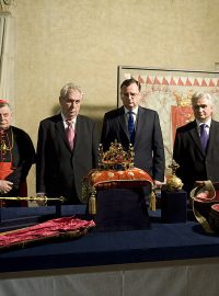 Korunovační klenoty byly slavnostně vyzvednuty z Korunovační komory