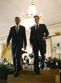 Prezident USA Barack Obama a britský premiér David Cameron při setkání v Bílém domě