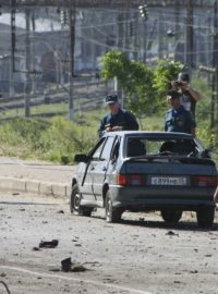 Policie a vyšetřovatelé pracují na místě výbuchu v dagestánské Machačkale