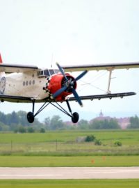 Letoun Antonov An-2 na dni otevřených dveří čáslavského letiště