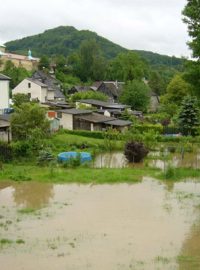 Zahrádky v Horní Polici na Českolipsku zaplavila řeka Ploučnice (pondělí 3. června)