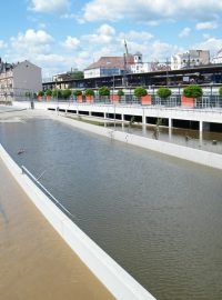 Ústí nad Labem. Silnice na Lovosice je stále zatopená. Jet se dá jen na Děčín