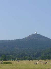 Pohled z vlaku na Ještěd