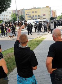 Policie zadržela při protestech v Českých Budějovicích na 30 lidí, dvě akce pořadatelé sami zrušili