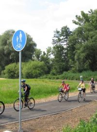 Cyklisté mají o novou cyklostezku u Čáslavi zájem