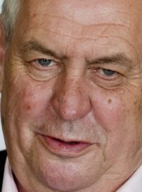 Prezident Miloš Zeman chce po pravici 101 notářsky ověřených podpisů poslanců