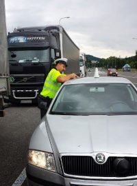 Akce dopravních policistů na silnici číslo 33 v Královéhradeckém kraji