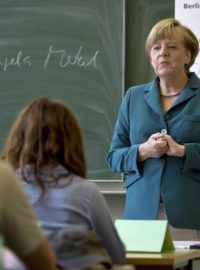 Kancléřka Angela Merkelová vedla speciální hodinu dějepisu na berlínském gymnáziu