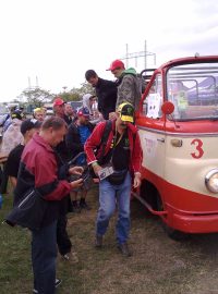Unikátní autobus pro návštěvníky Velké ceny v Brně