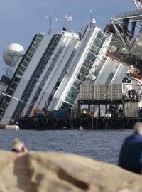 Vyprošťování vraku lodi Costa Concordia