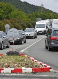 Kvůli opravě vozovky v Lipůvce na Blanensku je uzavřen silniční tah Brno-Svitavy. Provoz z něj je na dva týdny přesměrován přes Blansko