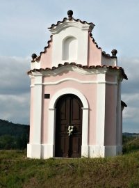 Kaplička před obcí Žichovice.jpg