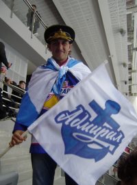 Fanoušek na stadionu Vjačeslava Fetisova