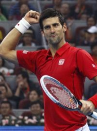 Srbský tenista Novak Djoković po výhře nad Rafaelem Nadalem ve finále v Šanghaji