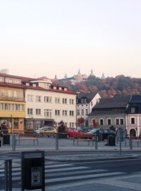 Podle některých řidičů ostrůvky u náměstí T.G.M. v Příbrami komplikují dopravu